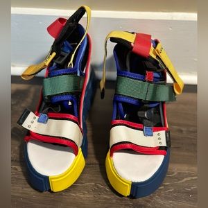 Multi color strap wedge